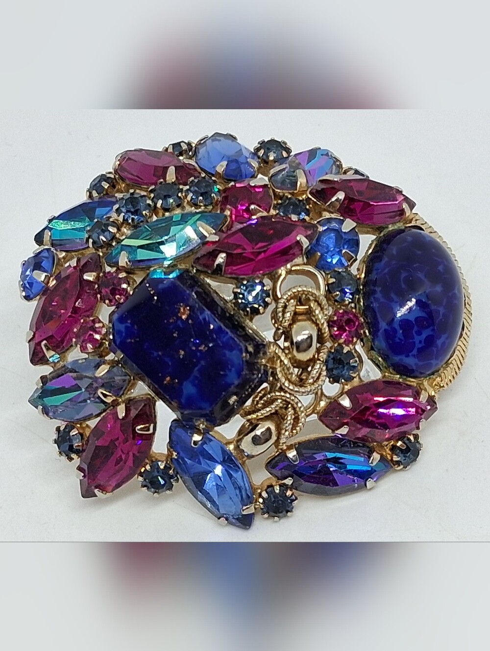 * Vintage Unsigned Blue Art Glass Faux Lapis Brooch Juliana?